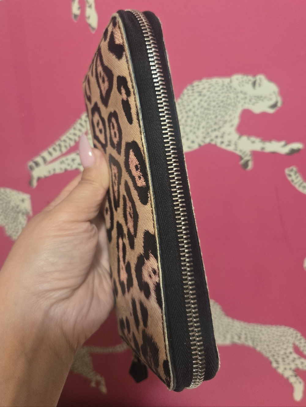 GUC Givenchy Leopard Print Long Continental Leather Zip-Around Wallet - Picture 5 of 16